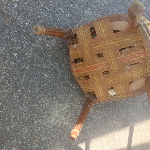 Vintage antique chair with front leg issue