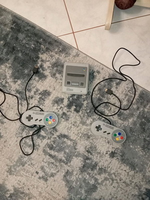 Κονσόλα Super Nintendo Mini σαν καινούργια με 21 παιχνίδια και 2 ενσύρματα χειριστήρια