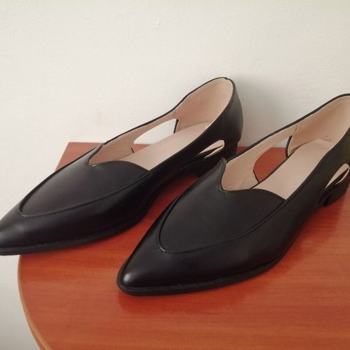 Elegant black unisex leather loafers size 43, new