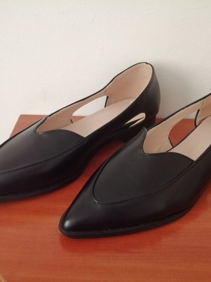 Elegant black unisex leather loafers size 43, new