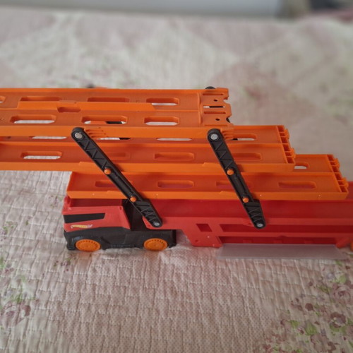 Hot Wheels car storage truck like new