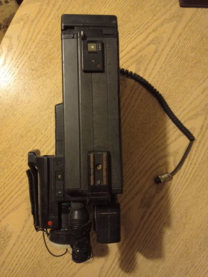 Video Camera VHS National M1 SKM used with battery and case