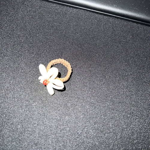 Daisy ring used, white and gray