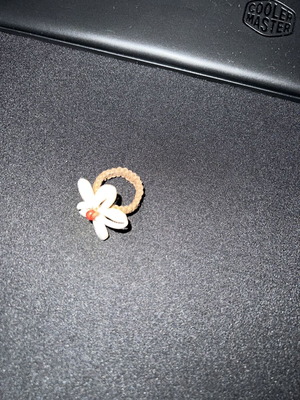 Daisy ring used, white and gray