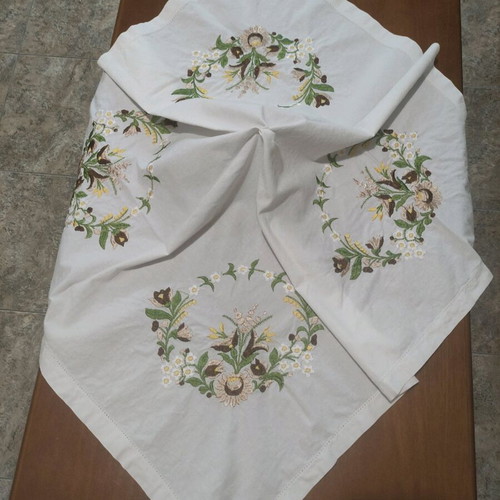 Machine embroidery like new, large size 76x76