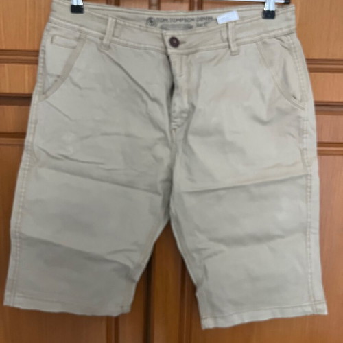 Tom Tompson Vermoyda beige shorts, size L