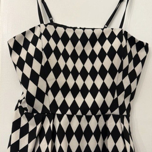 Women's blouse with rhombus pattern used, black straps