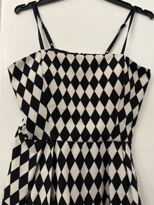 Women's blouse with rhombus pattern used, black straps