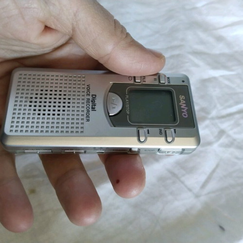SANYO Journalistic Radio Voice Recorder like new
