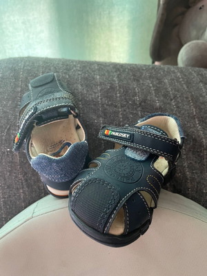 Pablosky children's sandals almost unused like new