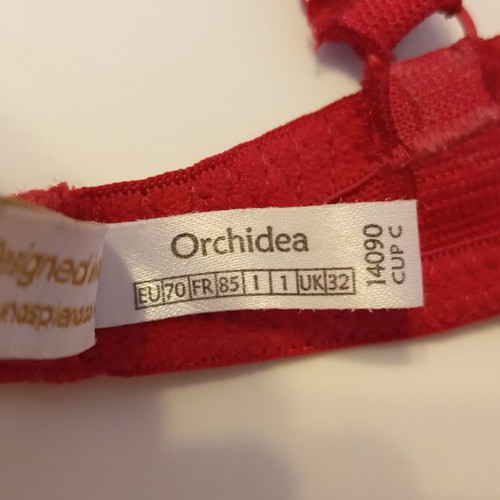 Luna bra size 70 cup C, almost like new, dark red