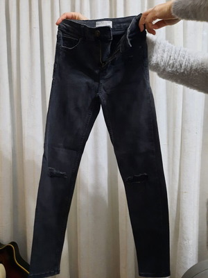 Bershka pants black like new with knee rips design, XS