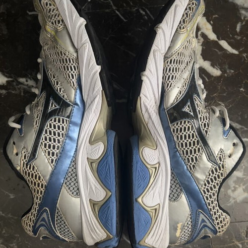 Mizuno Wave Nexus 6 Running Shoes used, size 46, silver and blue