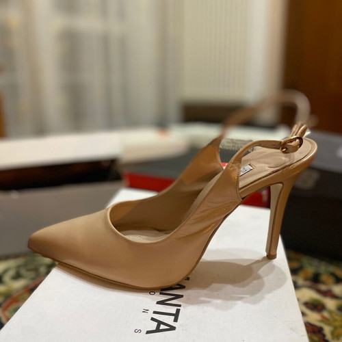 Nude pumps new, pointed toe with 10cm heel Sofia Manta