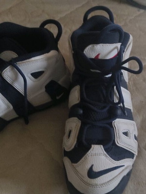 Nike children's shoes 38.5 athletic white like new