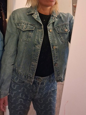 Denim jacket used, size Small, blue, very good condition