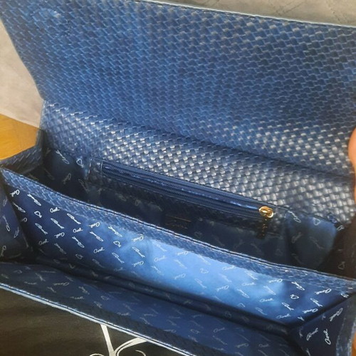 Axel clutch bag like new, blue with straw texture