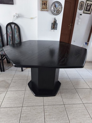 Hexagonal dining table like new with extension