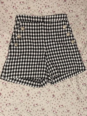 Zara winter shorts like new, black and white, size S