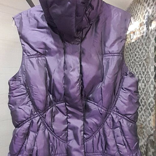 Valino sleeveless jacket like new, purple, size M