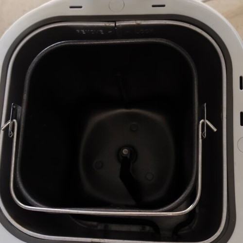Izzy bread maker like new with multiple baking programs
