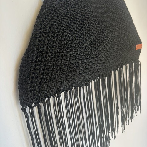 Handmade knitted shoulder bag with fringes and gold chain black