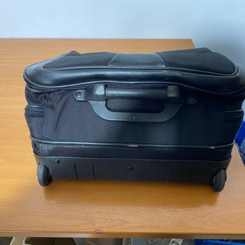 Carpisa professional briefcase used with wheels and handle