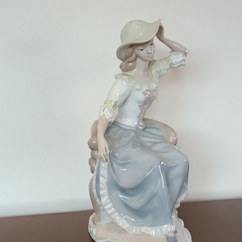 Porcelain figurine used with finesse and detailed design