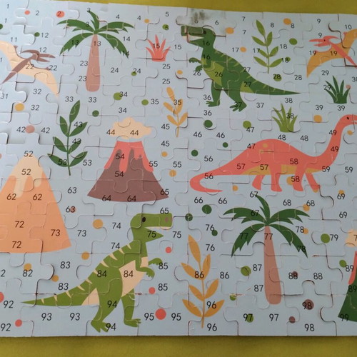 Puzzles in metal boxes like new, 3 pieces with dinosaurs, excavator and pirates