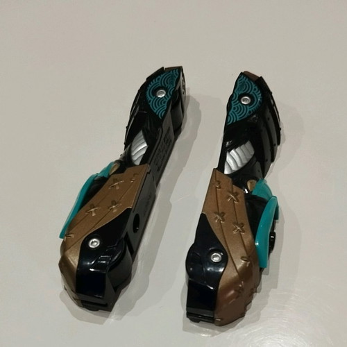 Hot Wheels car with magnets like new