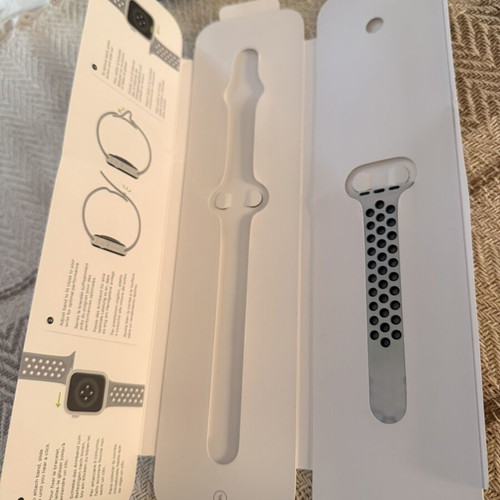 Apple Watch Nike Sport Band Pure Platinum/Black size S/M like new