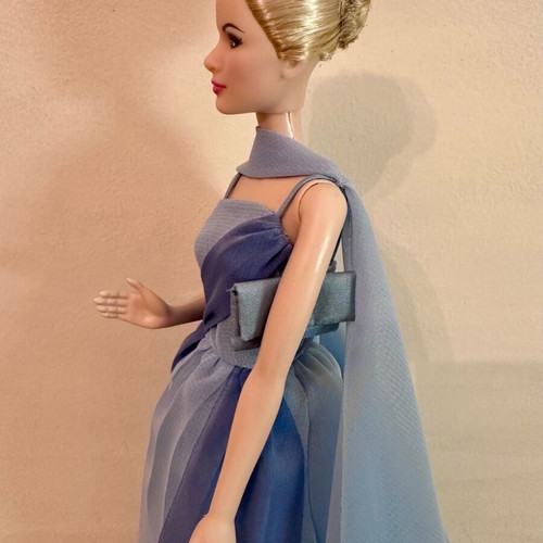 Collectible Barbie Grace Kelly To Catch a Thief 2011 Pink Label like new