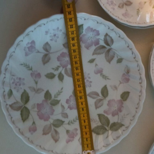 Pasta and dessert set like new, porcelain made in Japan, 6 small plates 1 platter