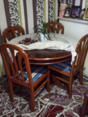 Round table with 6 chairs used set