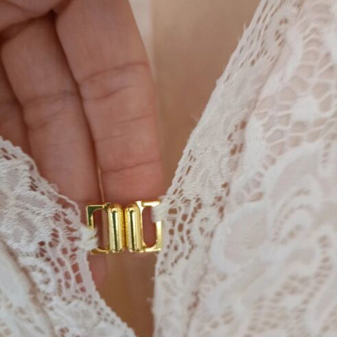 Lace jumpsuit like new, white and beige, with gold clasp