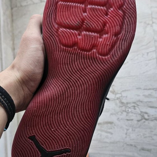 Jordan sneakers like new, size 47.5, black and red