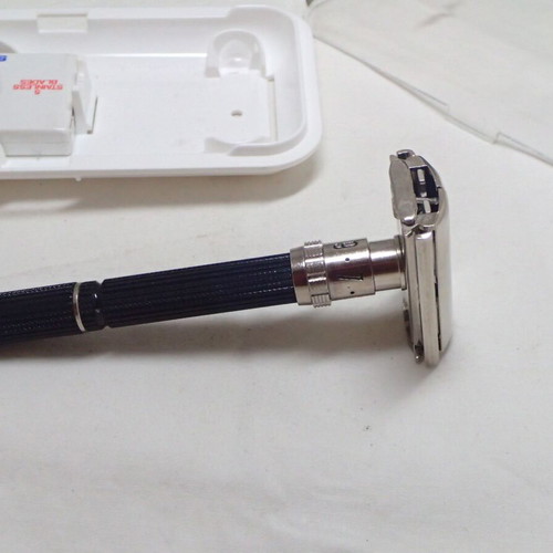 Gillette Super Adjustable 109 Black Beauty Safety Razor like new