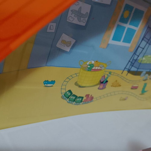 Peppa Pig metal playhouse suitcase with 8 character figures