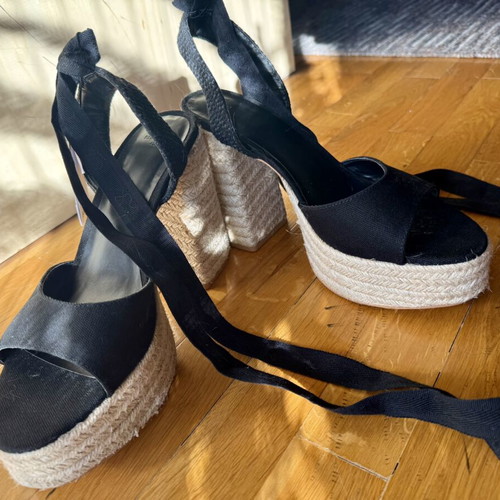 Bershka platform sandals size 40, new, black with ankle ties
