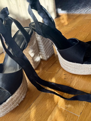 Bershka platform sandals size 40, new, black with ankle ties