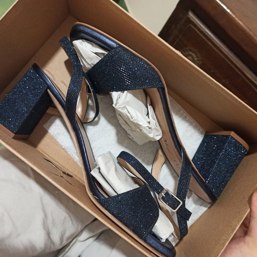 UNISA sandal No 42