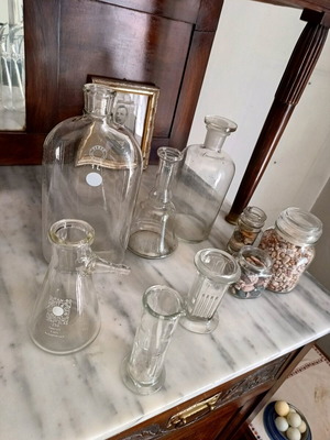 Glass containers used, pack of 9, two column-shaped