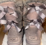 Ugg boots used with bows, gray