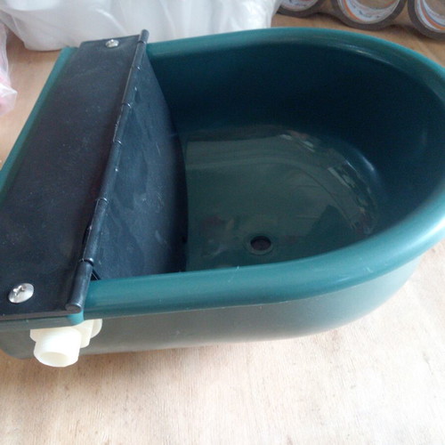 Waterer with float 4 liters for small and large animals, new