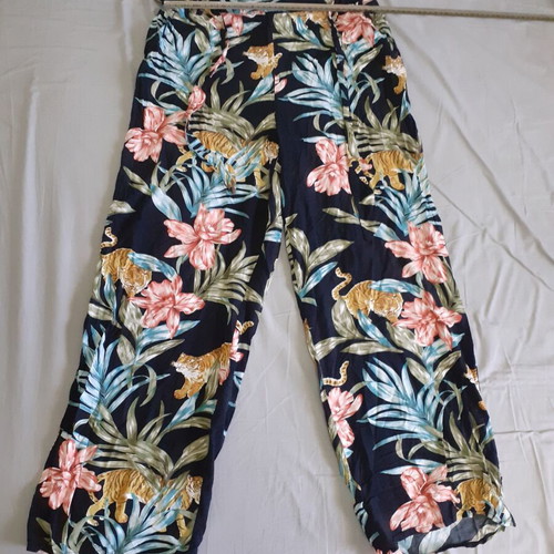 Only summer pants size 38 like new, black multicolor