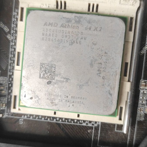 Asus M2N-SLI Deluxe motherboard with AMD Athlon 64 X2 CPU and cooler