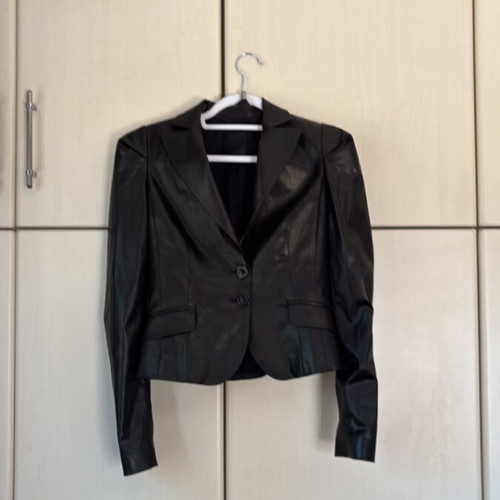Pinko women's classic jacket size XS like new, black faux leather