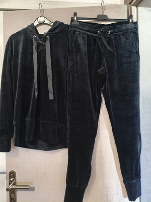 Esmara velour tracksuit set black size small/medium like new