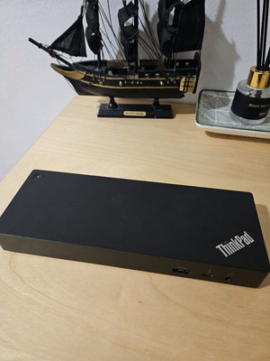 Lenovo ThinkPad Thunderbolt 3 Dock Gen 2 like new (Model No. DK1841)