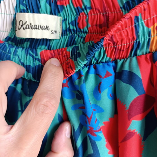 Karavan set with jacket, shirt, belt and cropped pants like new, multicolor